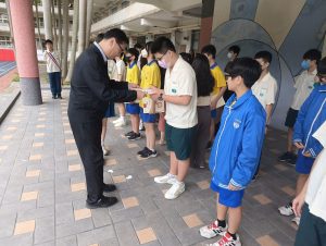 113學年度第1學期第1次定期考試八年級成績優異頒獎代表照片